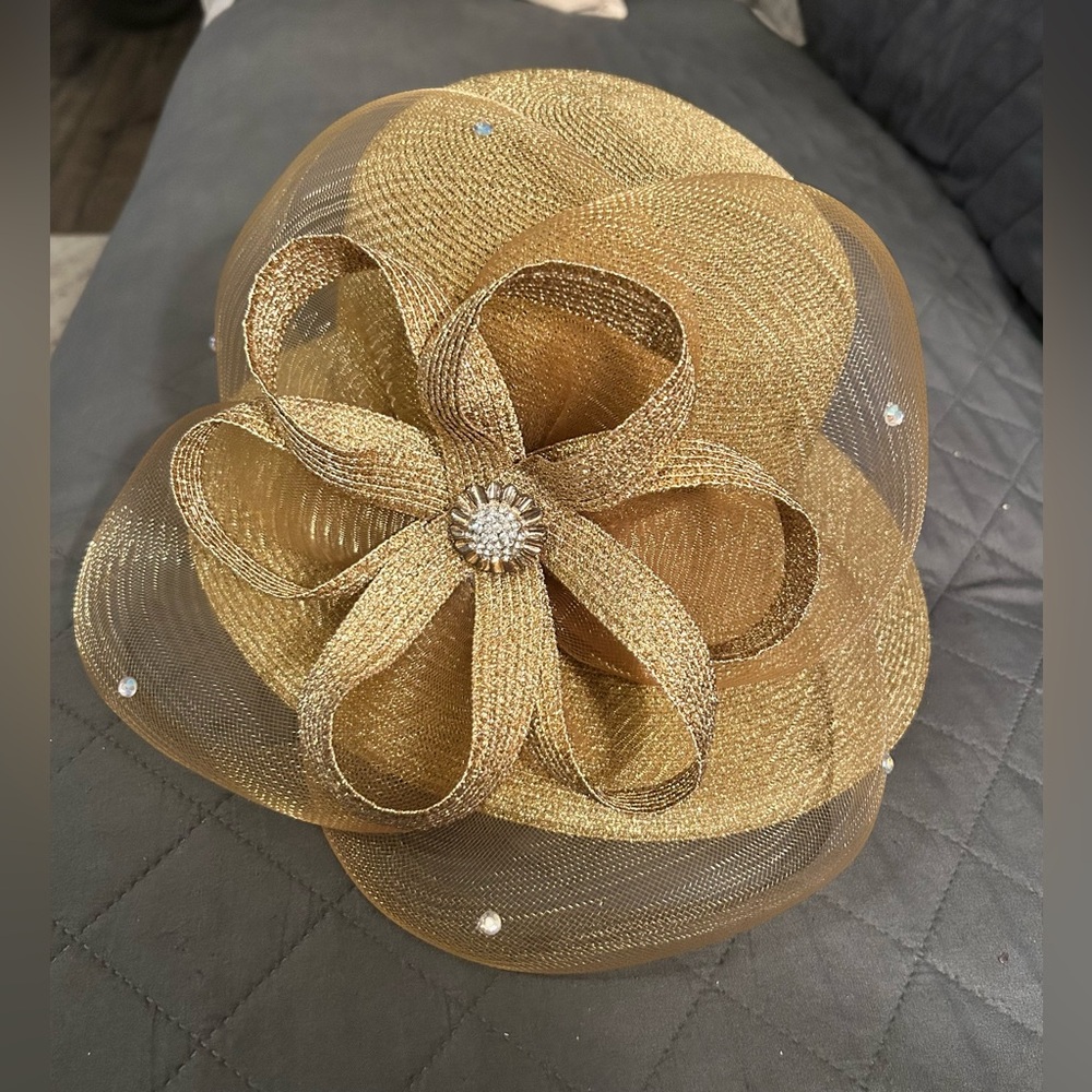 BEAUTIFUL GOLD HAT FROM KAKYCO. WORN 1 TIME. See last picture for price comps.